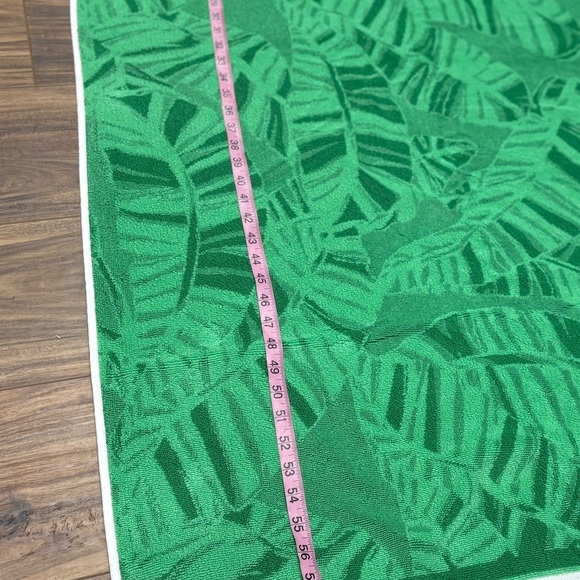 Lilly Pulitzer spearmint let’s go bananas leaf print large Jacquard beach towel - Picture 9 of 9